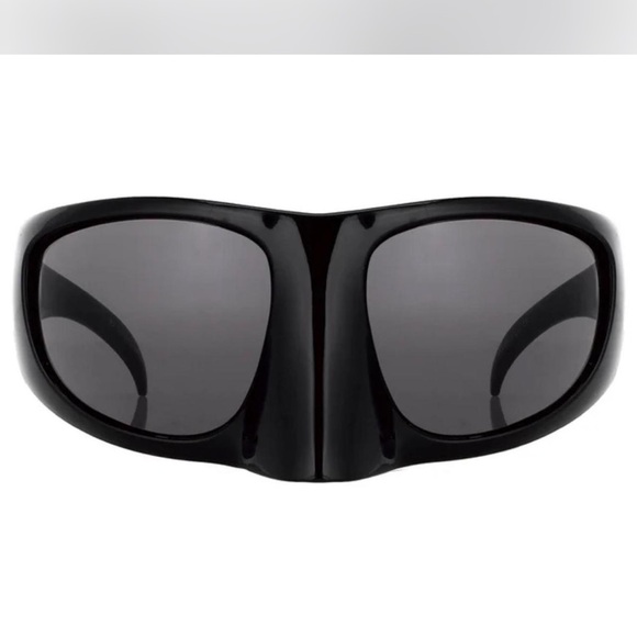 Chanel Black Oversized Sunglasses - Picture 1 of 3